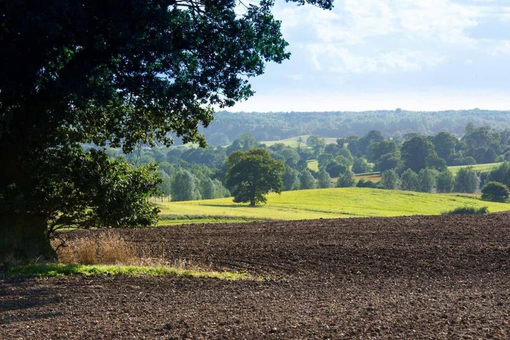 The Stables, Relax In 5 Star Style And Comfort With Lovely Walks All Around Maplestead Eksteriør billede